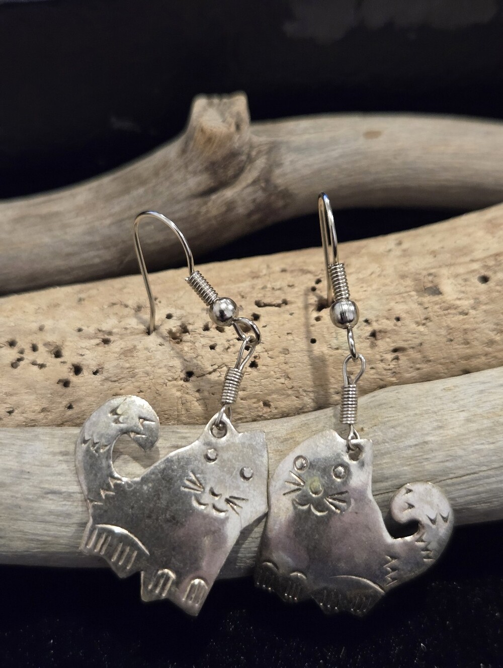 Silver Plated Fat Cat Kitchy Dangle Earrings - Cute Kitten Design Artisan